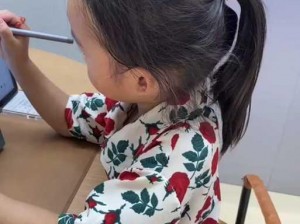 可爱幼儿罗智莹小视频，带你走进纯真世界